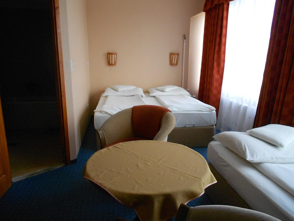 Hotel Seni Studium Будапеща Стая снимка