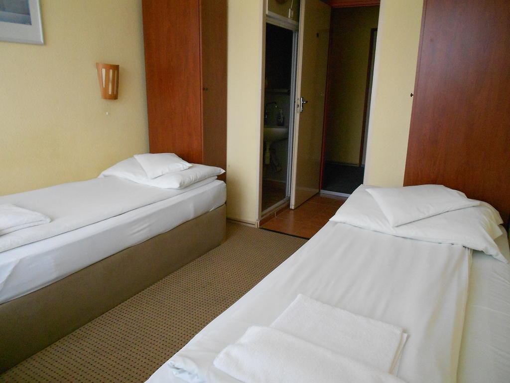 Hotel Seni Studium Будапеща Стая снимка