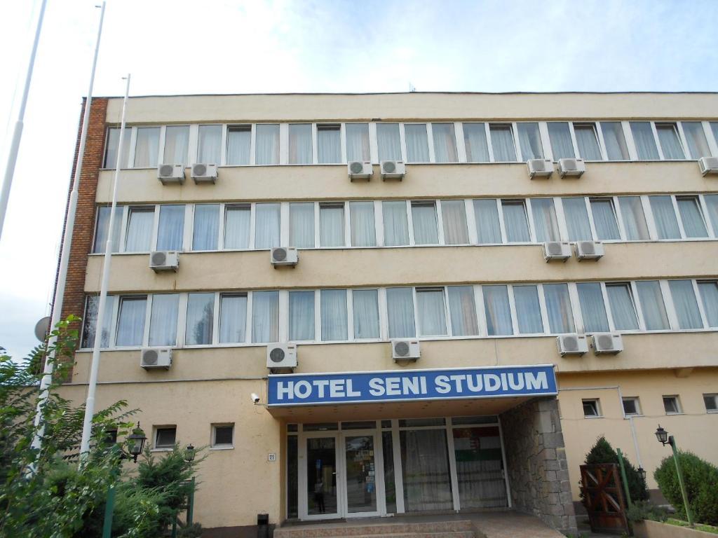 Hotel Seni Studium Будапеща Екстериор снимка